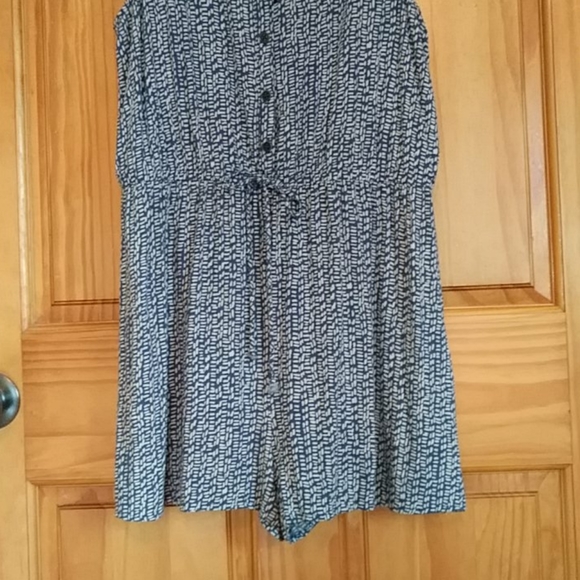 Xhilaration Open Accent Lightweight Romper Size XL - Picture 5 of 10